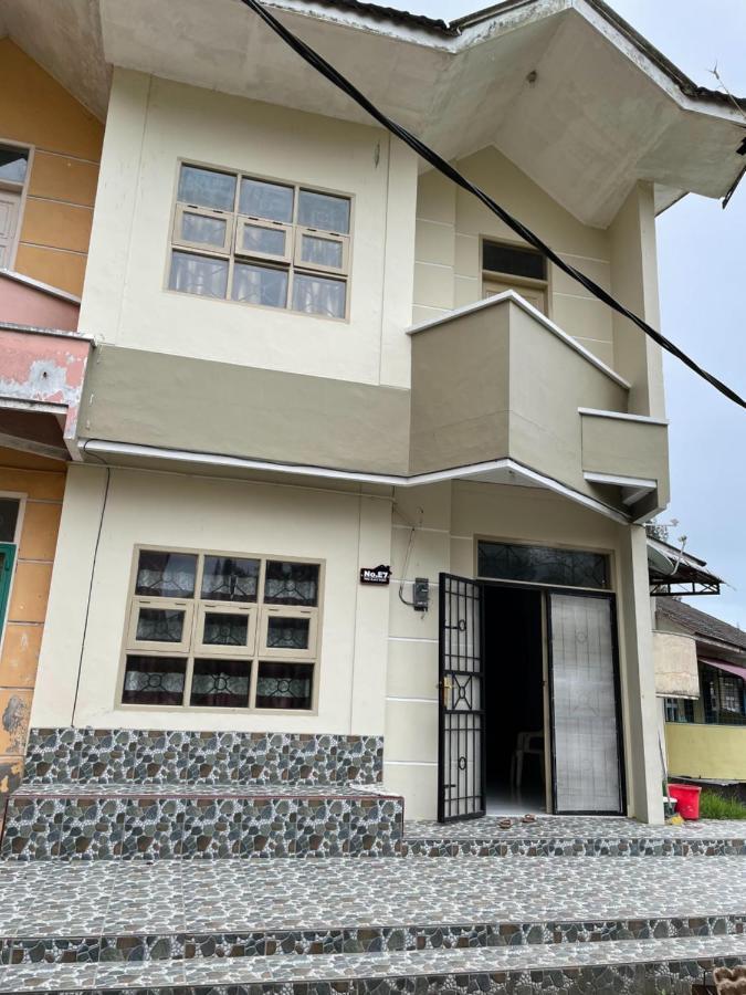 Villa Bukit Indah Berastagi Eksteriør billede